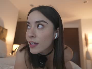 Foto porno emyii se dezbraca la web pe Chaturbate pe KUR.ro