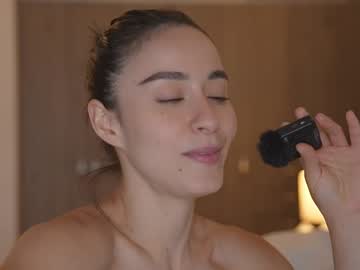 Foto porno emyii se dezbraca la web pe Chaturbate pe KUR.ro