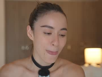 Foto porno emyii se dezbraca la web pe Chaturbate pe KUR.ro