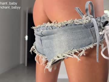 Foto porno enchant_baby_ ne arata tot la camera pe KUR.ro