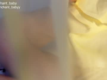 Foto porno enchant_baby_ ne arata tot la camera pe KUR.ro