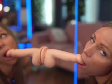 Foto porno eva_fashionista ne arata tot la camera pe KUR.ro