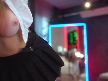 Foto porno eva_fashionista ne arata tot la camera pe KUR.ro