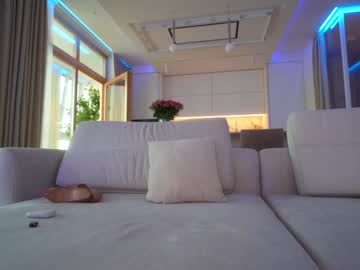 Foto porno eva_fashionista ne arata tot la camera pe KUR.ro