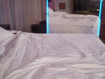 Foto porno eva_fashionista ne arata tot la camera pe KUR.ro