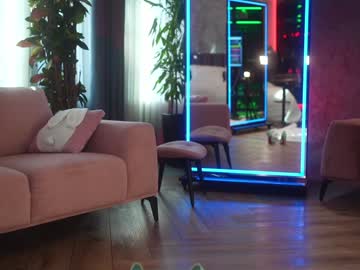 Foto porno eva_fashionista ne arata tot la camera pe KUR.ro