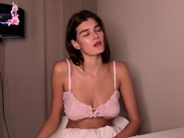 Foto porno flora_picks descoperita pe video chat pe KUR.ro