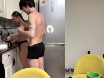 Foto porno flowerscouple ne arata tot la camera pe KUR.ro