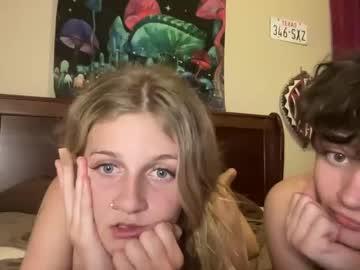 Foto porno Ce sexy este foxyroxie777 pe KUR.ro