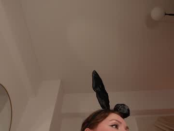 Foto porno funny_to_see_you_here se dezbraca la web pe Chaturbate pe KUR.ro