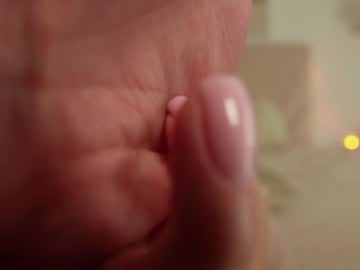 Foto porno funny_to_see_you_here se dezbraca la web pe Chaturbate pe KUR.ro
