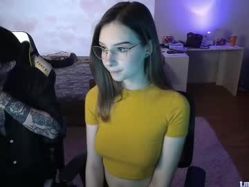 Foto porno gamebelka se dezbraca la web pe Chaturbate pe KUR.ro