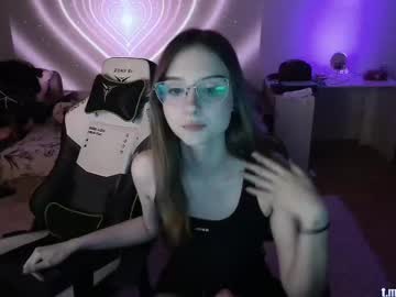 Foto porno gamebelka se dezbraca la web pe Chaturbate pe KUR.ro