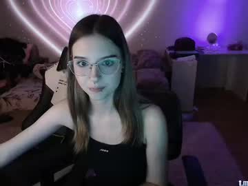 Foto porno gamebelka se dezbraca la web pe Chaturbate pe KUR.ro