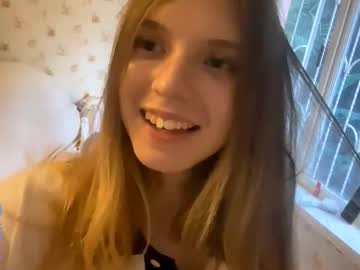Foto porno georgietiogangco ne arata tot la camera pe KUR.ro