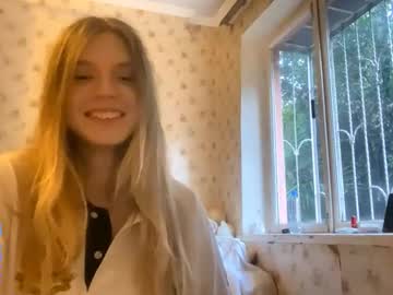 Foto porno georgietiogangco ne arata tot la camera pe KUR.ro