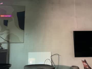 Foto porno golden_alinee se dezbraca la web pe Chaturbate pe KUR.ro