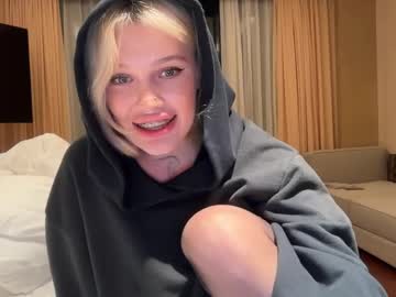 Foto porno golden_alinee se dezbraca la web pe Chaturbate pe KUR.ro