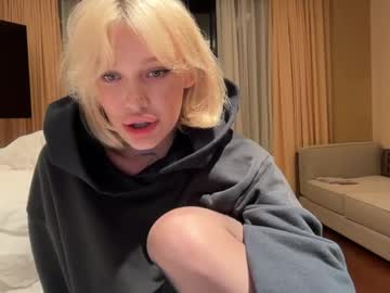 Foto porno golden_alinee se dezbraca la web pe Chaturbate pe KUR.ro
