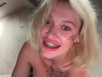 Foto porno golden_alinee se dezbraca la web pe Chaturbate pe KUR.ro