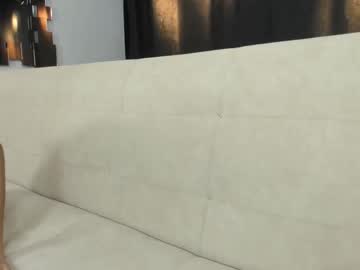 Foto porno golden_girl_house descoperita pe video chat pe KUR.ro