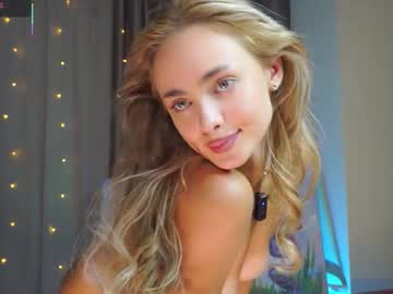 heyitsalicia ne arata tot la camera