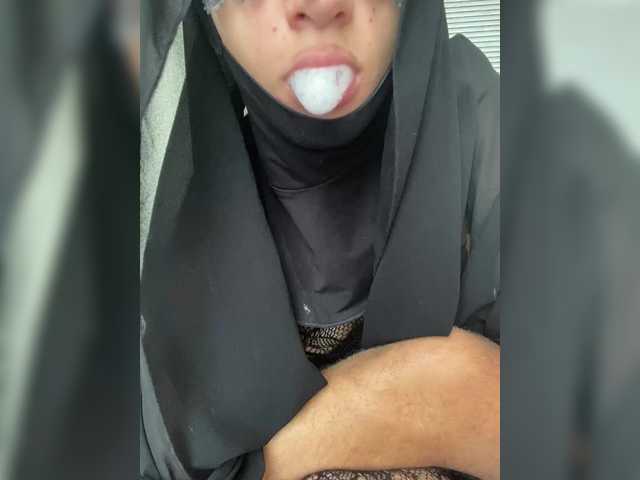 Foto porno hiddenCrazySlut se dezbraca la web pe BongaCams pe KUR.ro