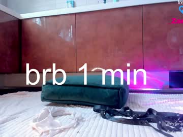 Foto porno honey_pinkgreen ne arata tot la camera pe KUR.ro
