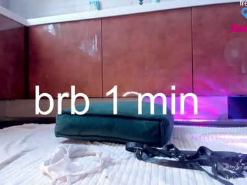 Foto porno honey_pinkgreen ne arata tot la camera pe KUR.ro