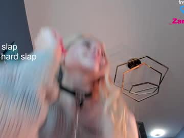 Foto porno honey_pinkgreen ne arata tot la camera pe KUR.ro