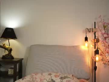 Foto porno honeyyykate ne arata tot la camera pe KUR.ro