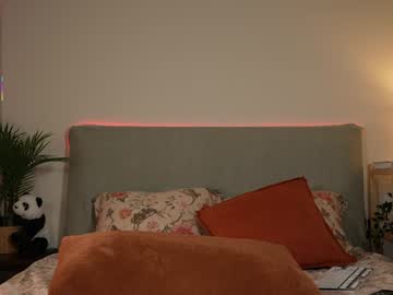 Foto porno honeyyykate ne arata tot la camera pe KUR.ro