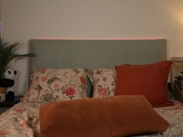 Foto porno honeyyykate ne arata tot la camera pe KUR.ro