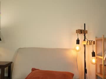 Foto porno honeyyykate ne arata tot la camera pe KUR.ro