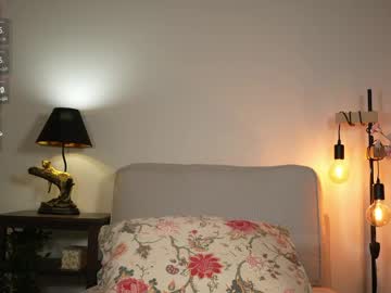 Foto porno honeyyykate ne arata tot la camera pe KUR.ro