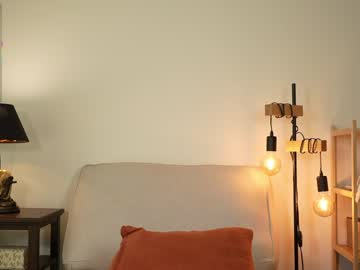 Foto porno honeyyykate ne arata tot la camera pe KUR.ro