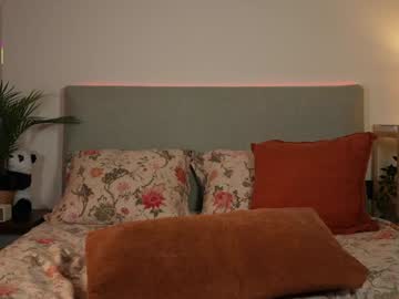 Foto porno honeyyykate ne arata tot la camera pe KUR.ro