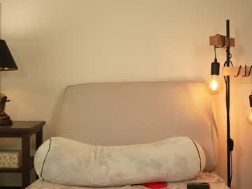 Foto porno honeyyykate ne arata tot la camera pe KUR.ro