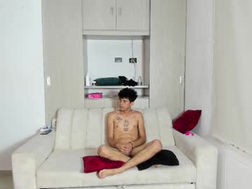 Foto porno hornyshow_tv descoperita pe video chat pe KUR.ro