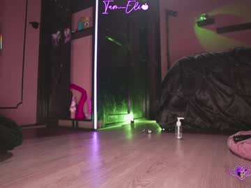 Foto porno iam_eli se dezbraca la web pe Chaturbate pe KUR.ro