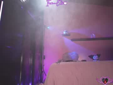 Foto porno iam_eli se dezbraca la web pe Chaturbate pe KUR.ro