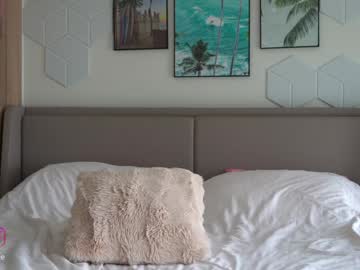 Foto porno iamcora ne arata tot la camera pe KUR.ro