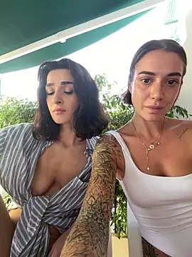 Foto porno italianPassion se dezbraca la web pe StripChat pe KUR.ro