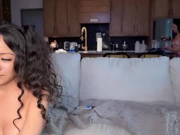 itscaylawatsun se dezbraca la web pe Chaturbate