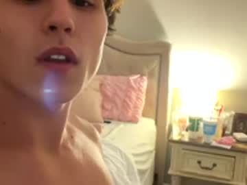 itsleoblaze ne arata tot la camera