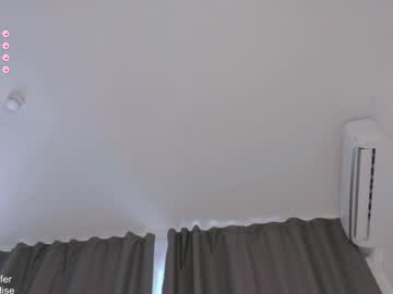 Foto porno jelli_jennifer se dezbraca la web pe Chaturbate pe KUR.ro