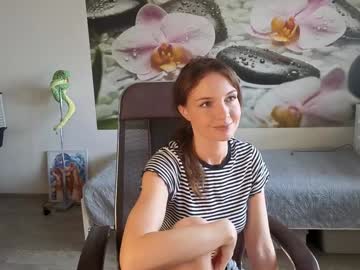 Foto porno jennycutey ne arata tot la camera pe KUR.ro