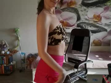 Foto porno Ganduri murdare cu jennycutey pe KUR.ro