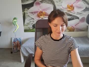 Foto porno jennycutey ne arata tot la camera pe KUR.ro