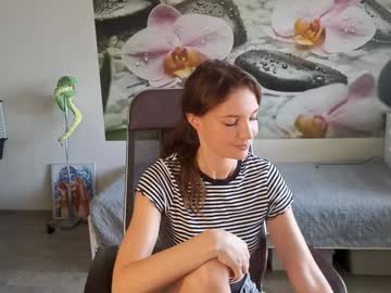Foto porno jennycutey ne arata tot la camera pe KUR.ro